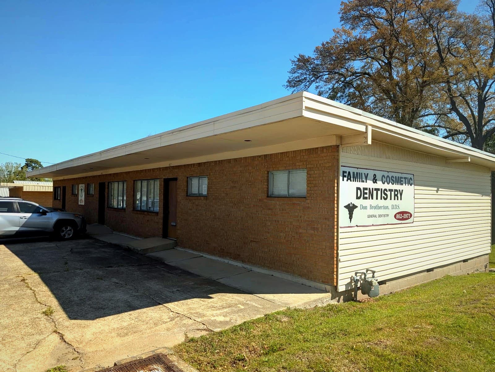 Don Brotherton DDS Family & Cosmetic Dentistry building exterior